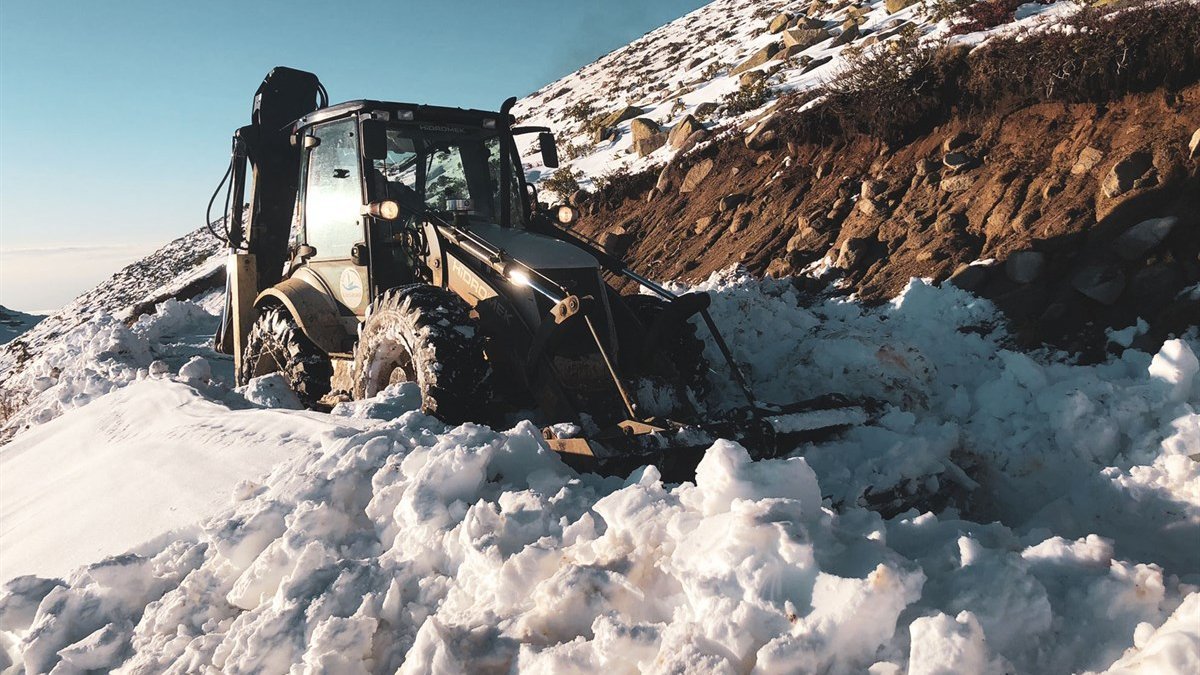 Rize'de karla mücadele çalışmaları titizlikle sürdürülüyor