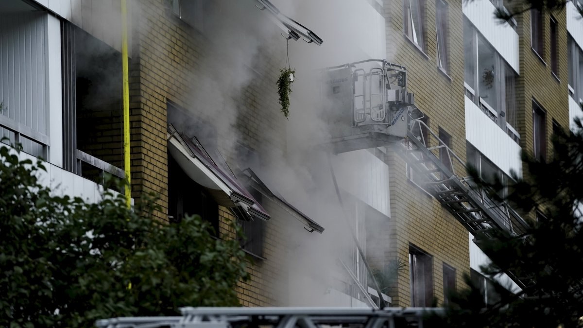 İsveç'te bir apartmanda patlama: 25 yaralı