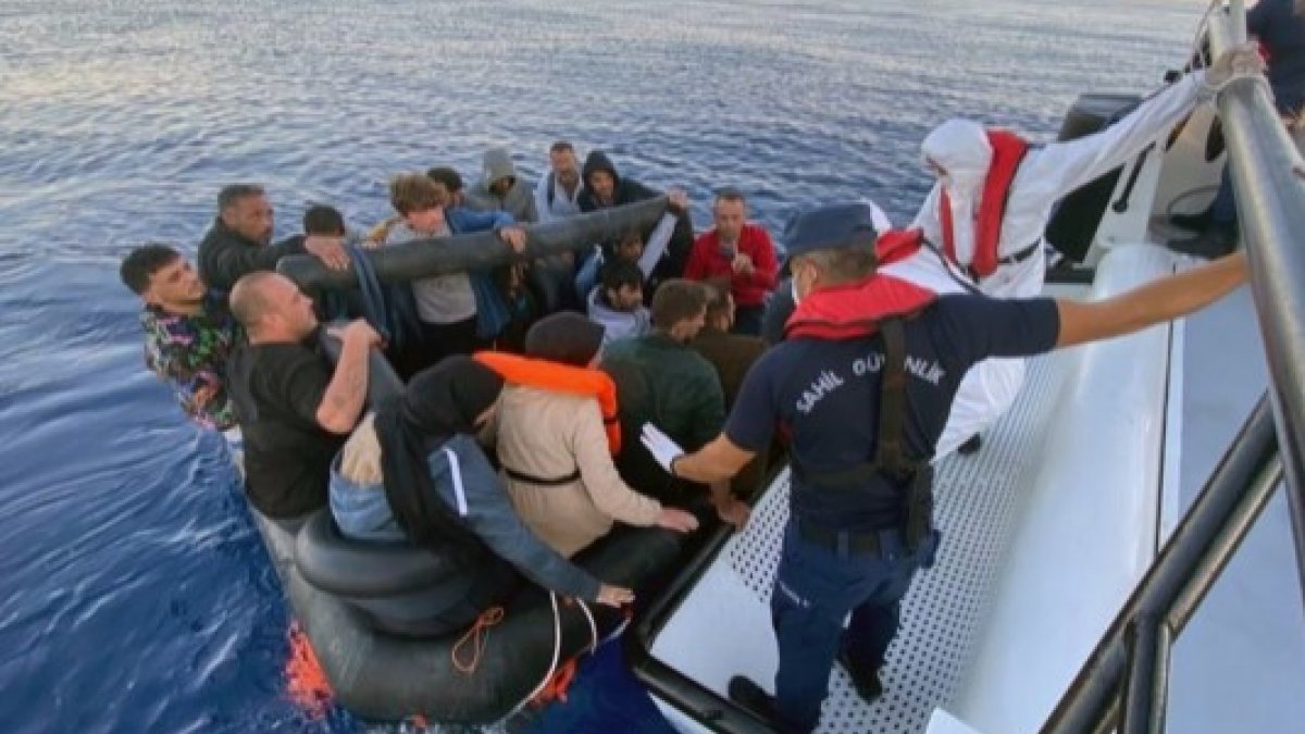 Ege Denizi'nde 57 göçmen kurtarıldı