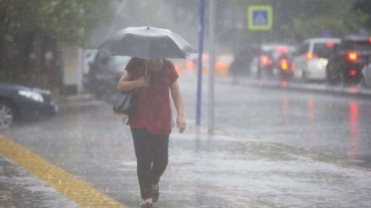 Meteoroloji'den kuvvetli sağanak yağış ve sel uyarısı