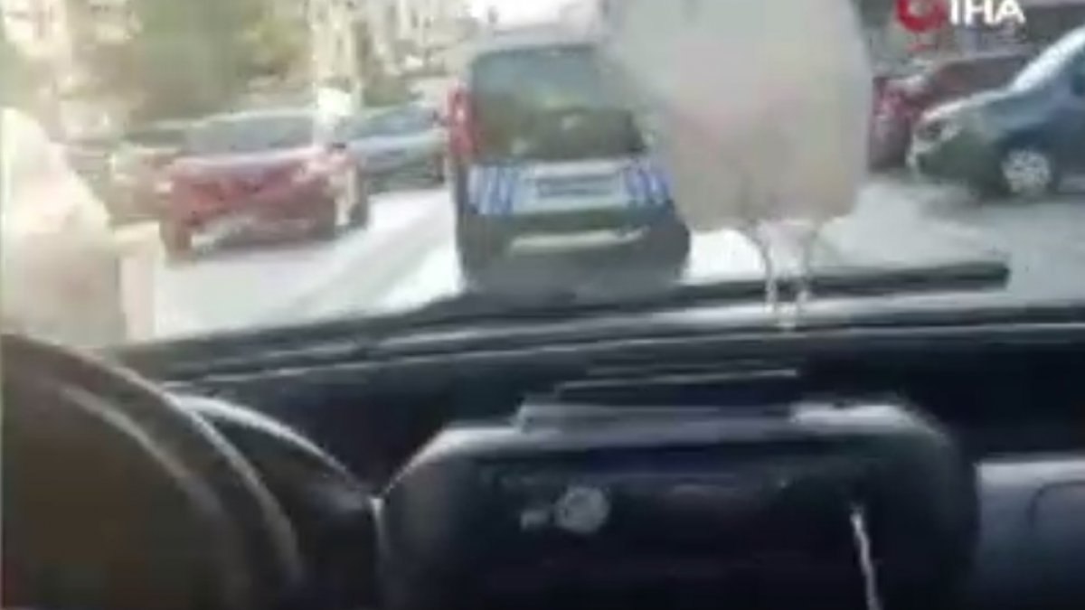 İzmir'de trafikte doğum sancısı tutan kadını hastaneye polis yetiştirdi