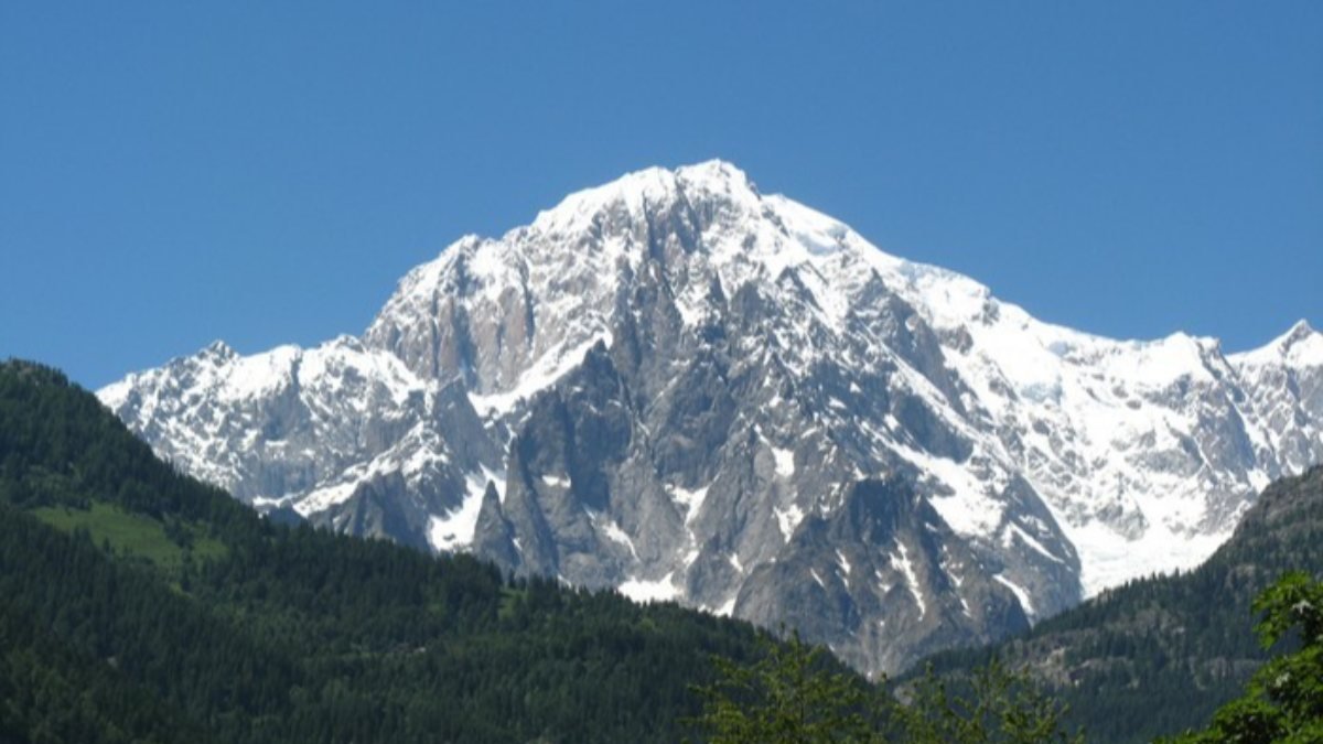 Batı Avrupa'nın en yüksek dağı Mont Blanc eriyor