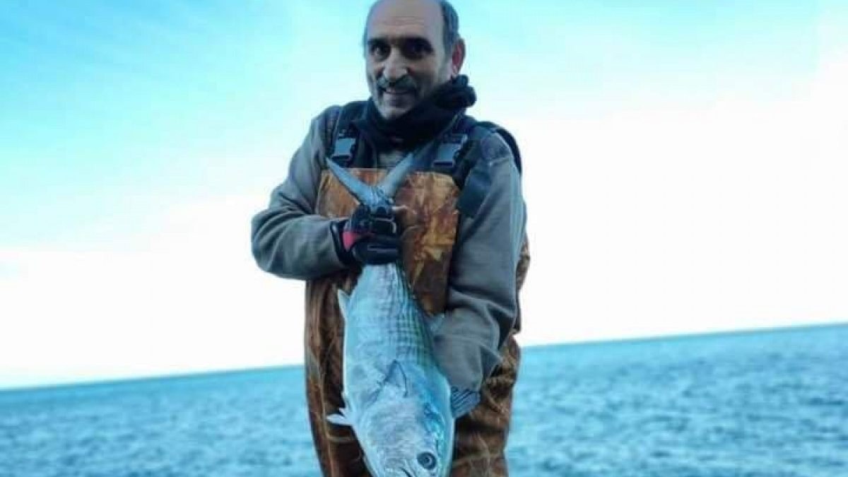 Arnavutköy'de balık tutarken dalgalara kapılan 4 kişiden 1'i hayatını kaybetti