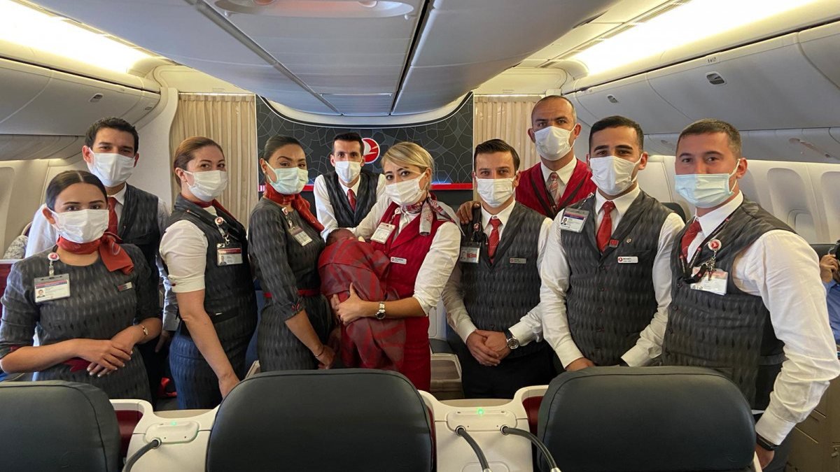 Türk Hava Yolları'nın Şikago'ya giden uçağında, Faslı yolcu doğum yaptı