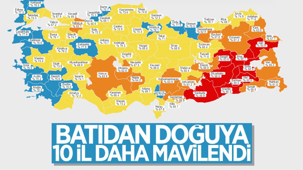 Türkiye'nin batı kıyısındaki şehirler, koronavirüs aşılamasında maviye döndü
