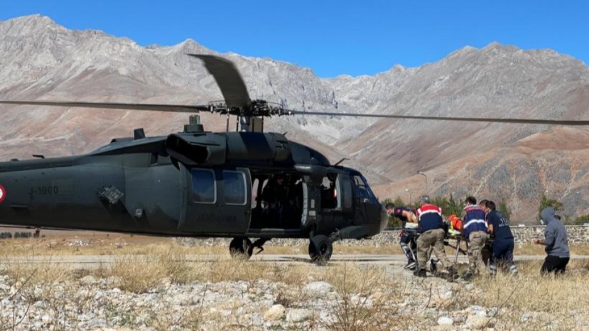 Tunceli'deki ayı saldırısında yaralanan çoban, helikopterle alındı