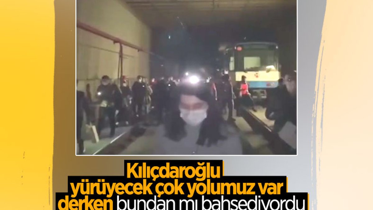 İstanbul’da tramvay arızalandı, yolcular raylarda yürüdü