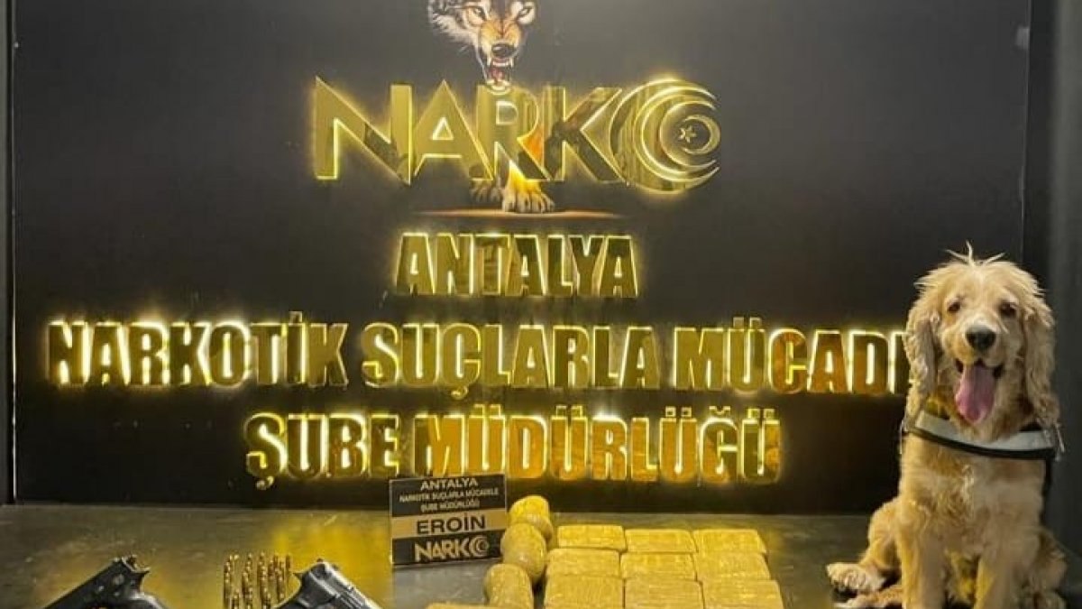 Antalya'da düzenlenen operasyonda 8 kilo 800 gram eroin ele geçirildi