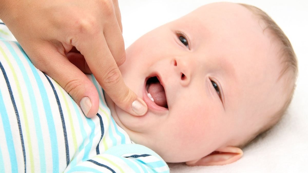 Pandemi sebebiyle bebeklerde ilk diş kontrolünü aksatmayın