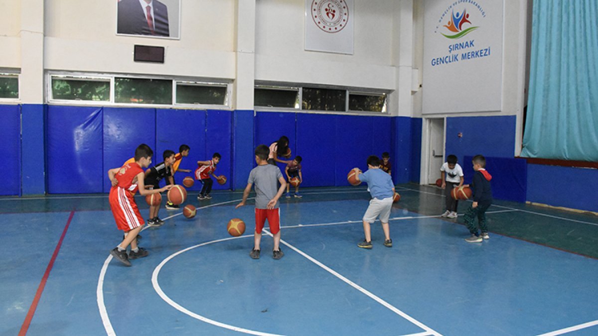 Şırnak'ta yapılan tesislerde çocuklar ve gençler, sporun keyfini çıkartıyor