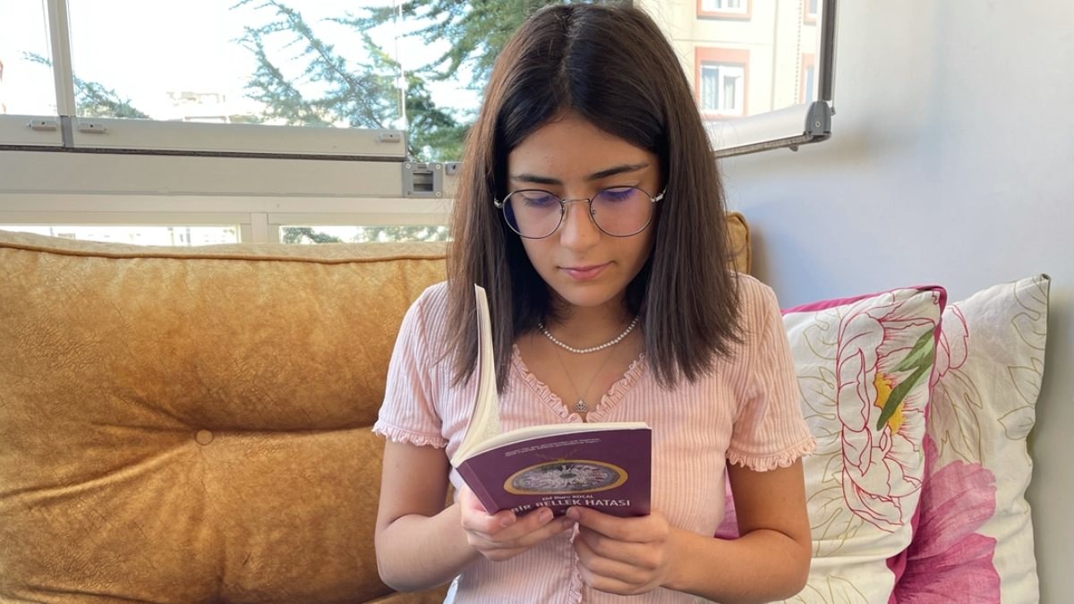 13 yaşında disleksiyi yenen Elif, roman yazarı oldu