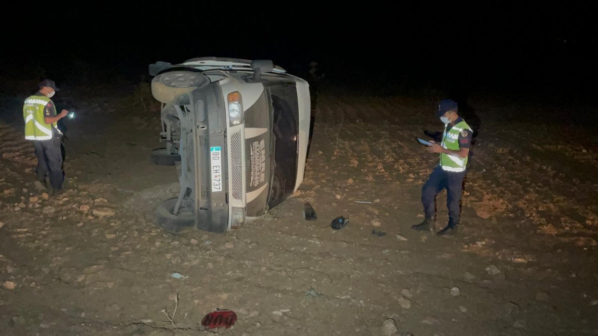Şanlıurfa’da öğrenci sevis minibüsü devrildi