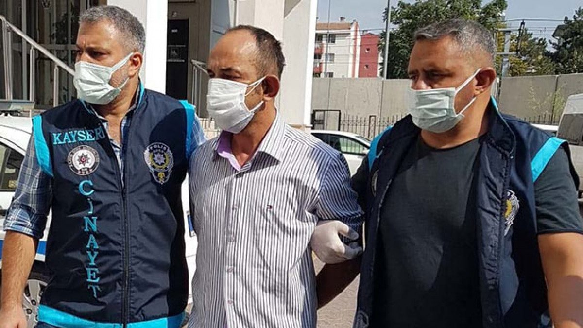Kayseri'deki cinayet sanığı, kan görmeye dayanamadığı için olay yerini terk etti