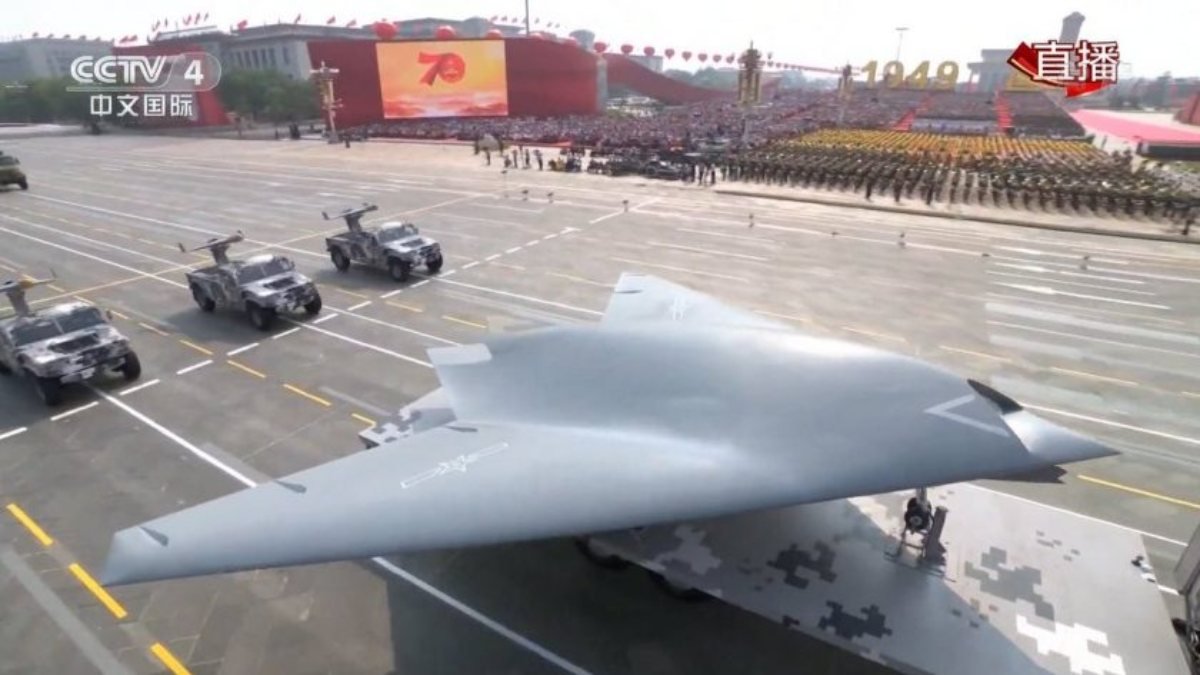 Çin, düşman savaş gemilerine tuzak kuran drone'larını tanıttı