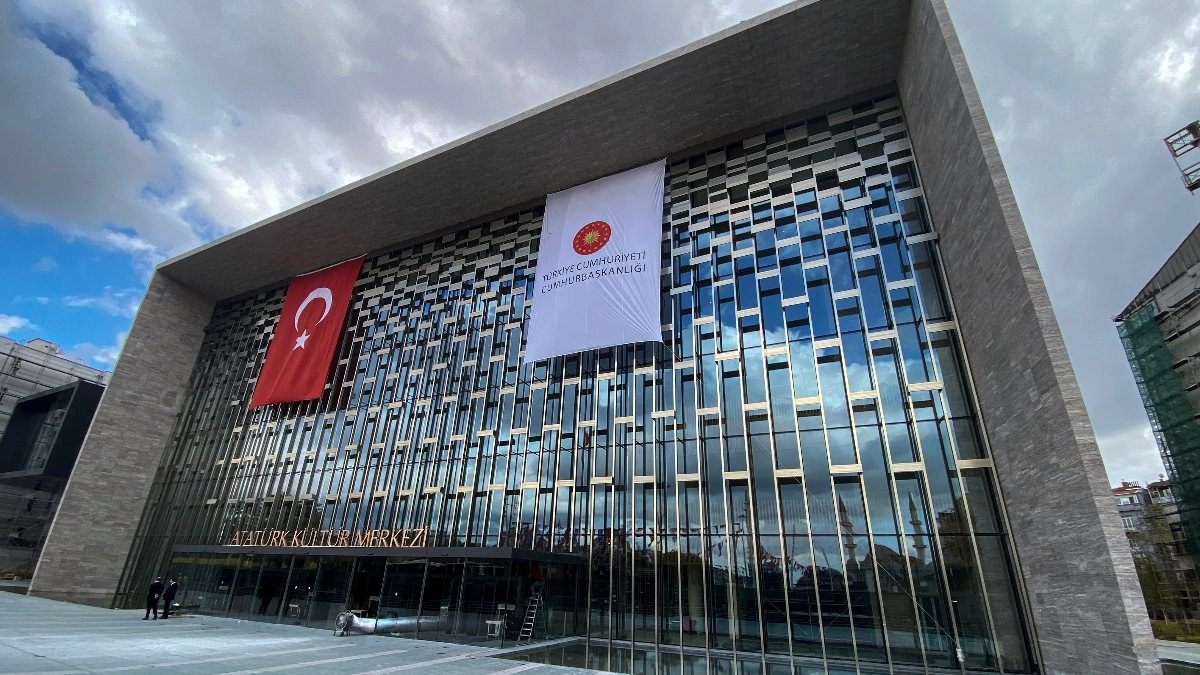 Taksim'deki AKM'nin, açılışa yakın son hali görüntülendi