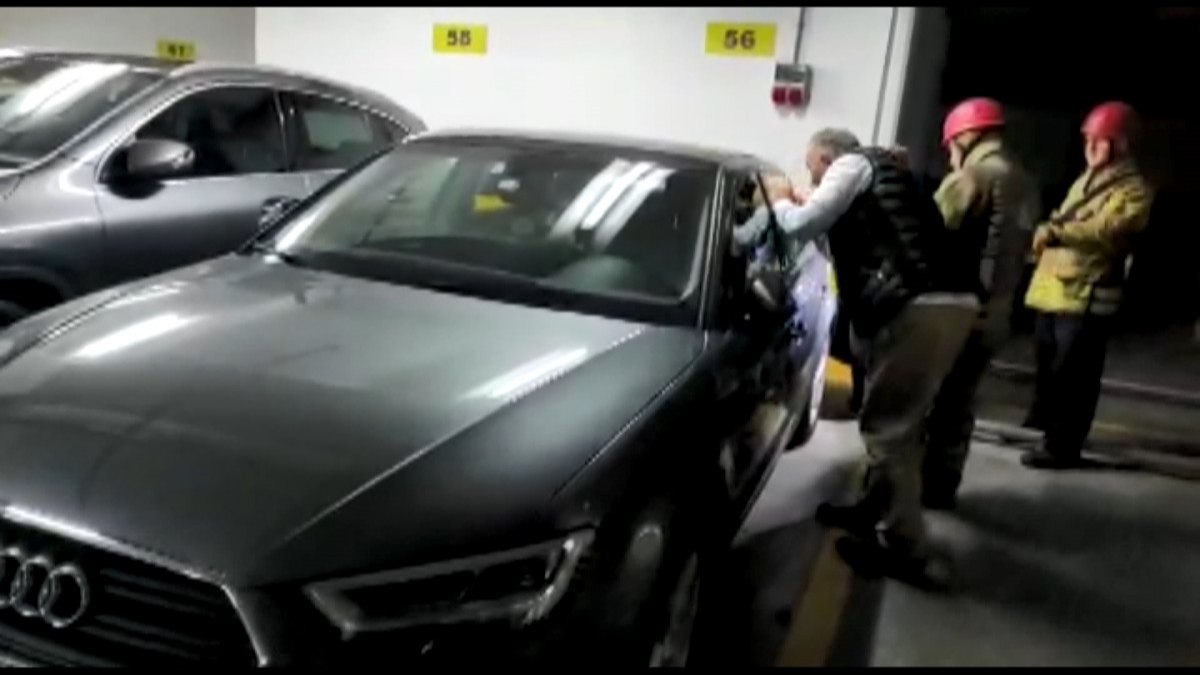 Esenler’de, 1 yaşındaki bebek otomobilde kilitli kaldı