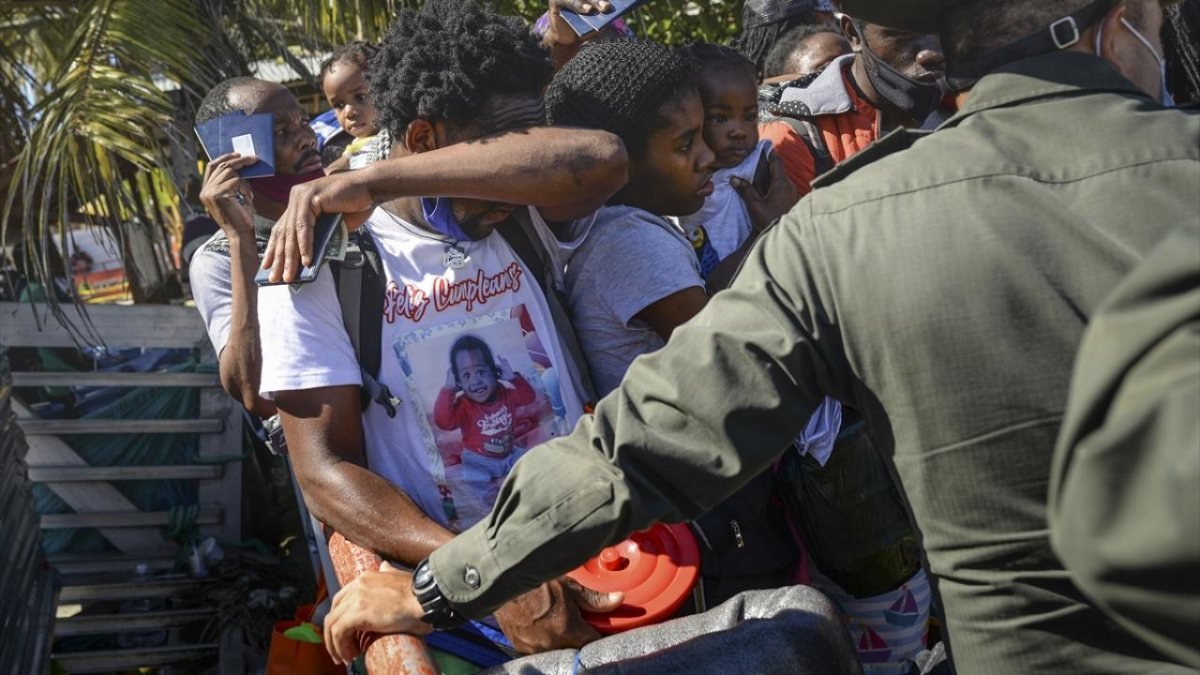 Kolombiya’da kaçak göçmenlerin salı devrildi: 1’i bebek 4 ölü