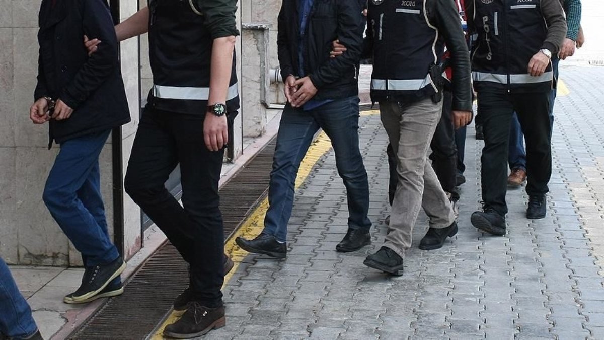 Ankara merkezli 45 ilde 98 FETÖ şüphelisine gözaltı kararı
