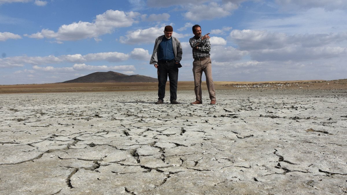 Sivas’ta, tamamen kuruyan Acı Göl'de kurbağa bile kalmadı