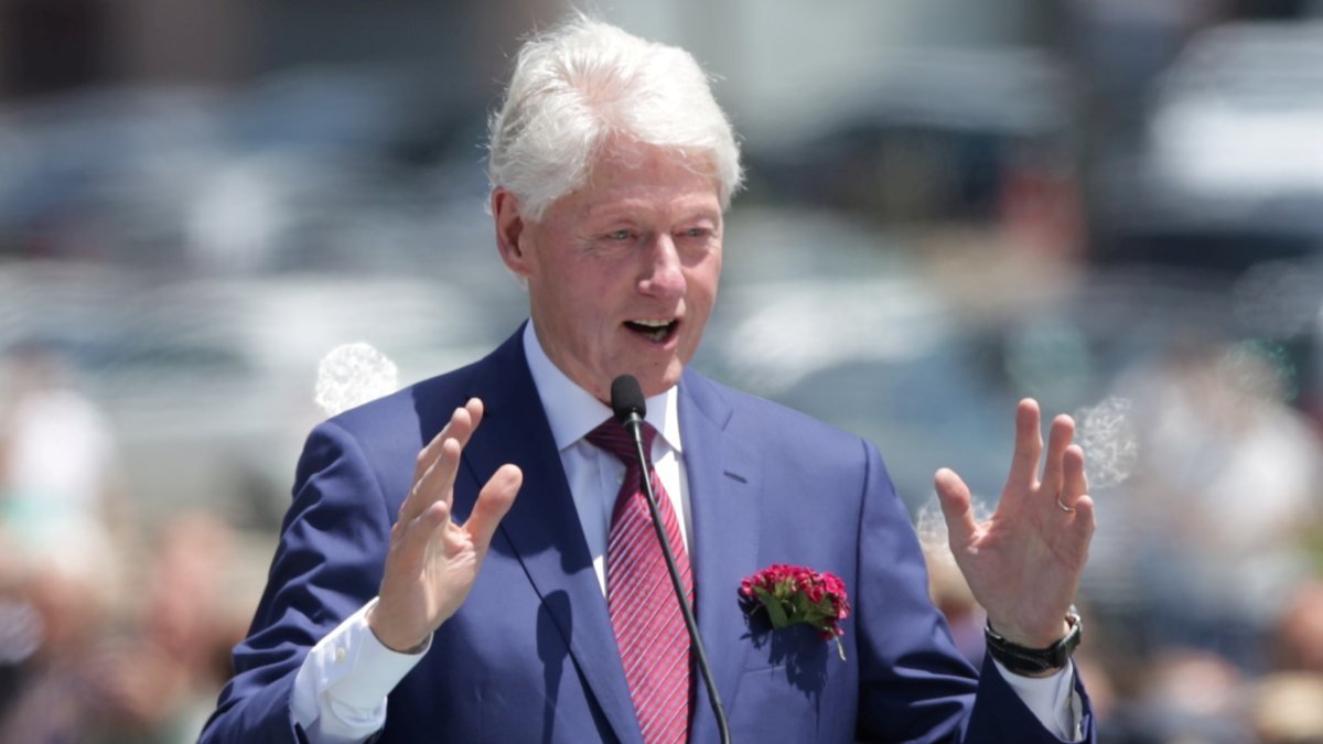 Bill Clinton, hastanede tedavi altına alındı