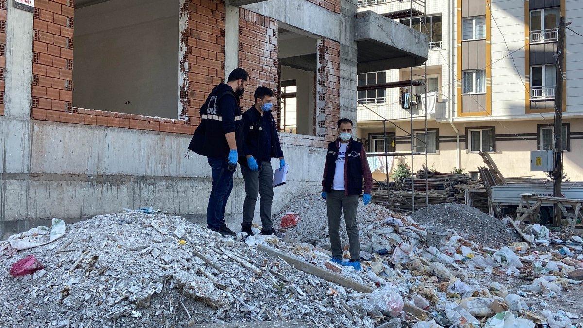 Sivas'ta inşaattan düşen duvar ustası ağır yaralandı
