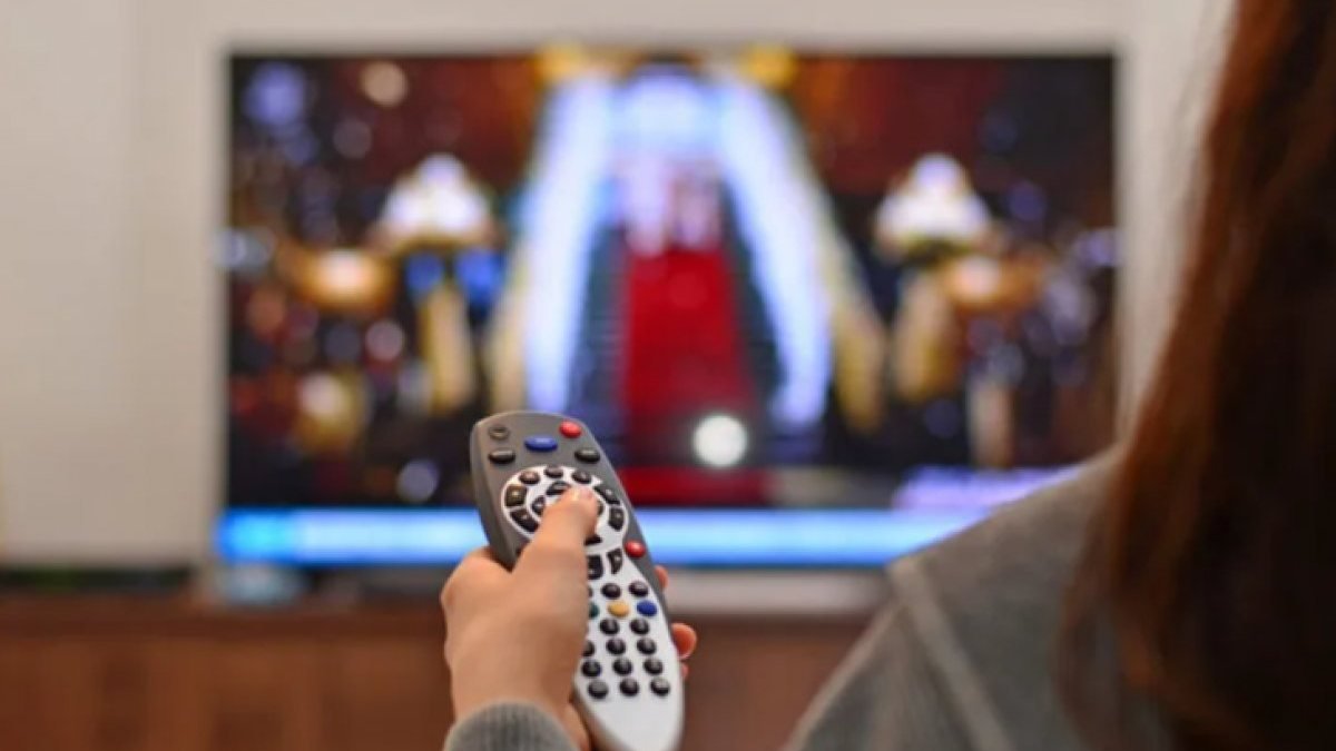 16 Ekim 2021 Cumartesi TV yayın akışı: Bugün televizyonda neler var?