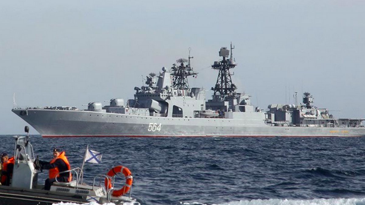 Rus savaş gemisi, Çin ile ortak askeri tatbikatı sırasında ABD savaş gemisini uzaklaştırdı