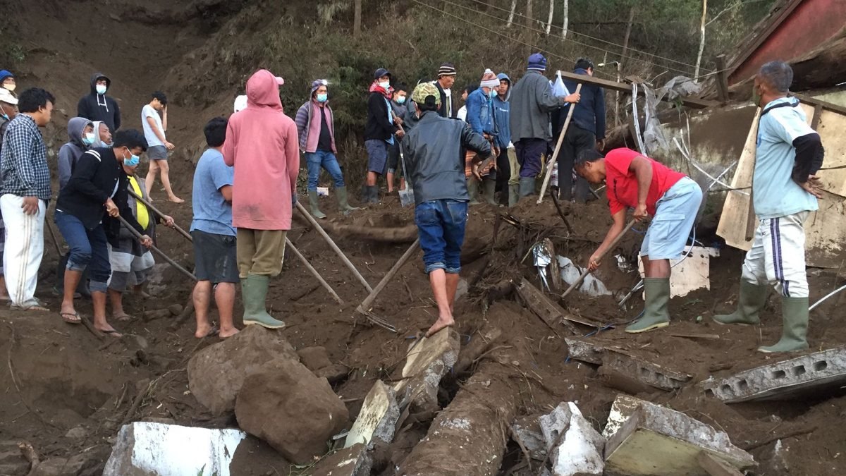 Endonezya'da 4.8 büyüklüğünde deprem