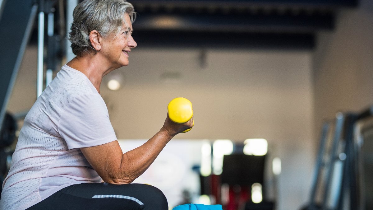 Menopoz döneminde egzersiz yaparak sağlıklı kalın