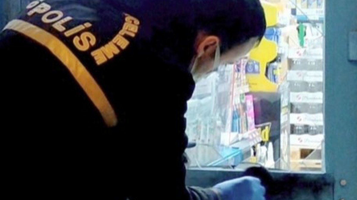 Edirne'de markete kilitlenen hırsız, eliyle camı kırıp kaçtı