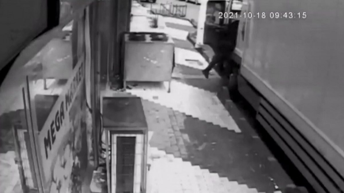 Şişli'deki hırsız, yükleme yapılan kamyondan 2 telefon çaldı