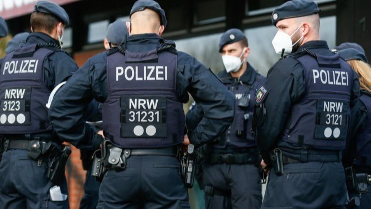 Almanya'da terör örgütü kurmaya çalışan askerler yakalandı