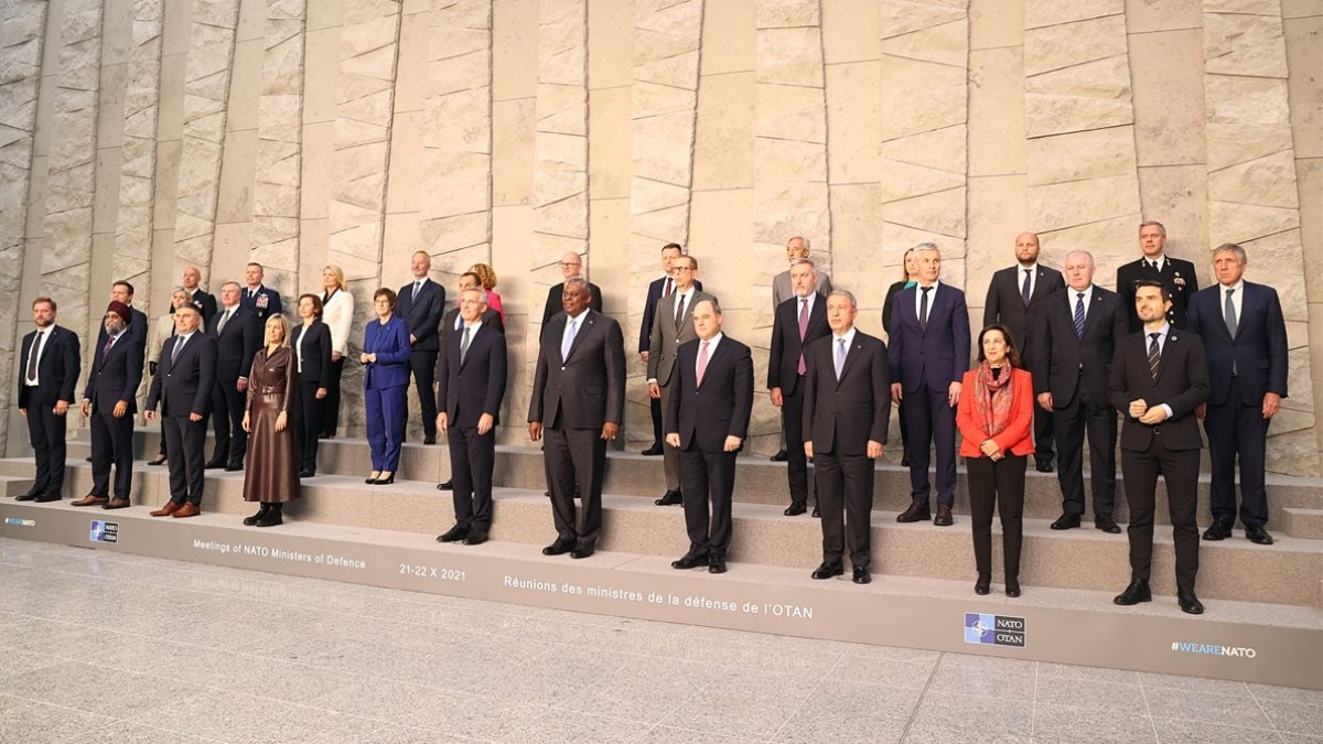 NATO savunma bakanları, Brüksel'de toplandı