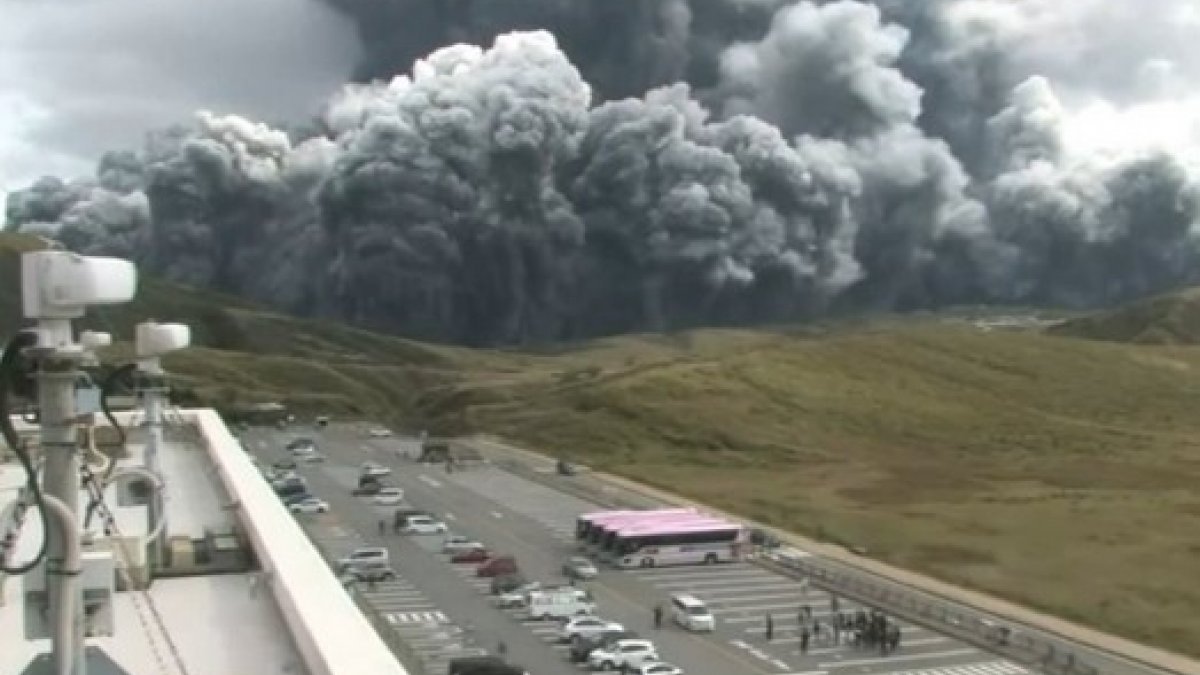 Japonya’da Aso Yanardağı’nda patlama