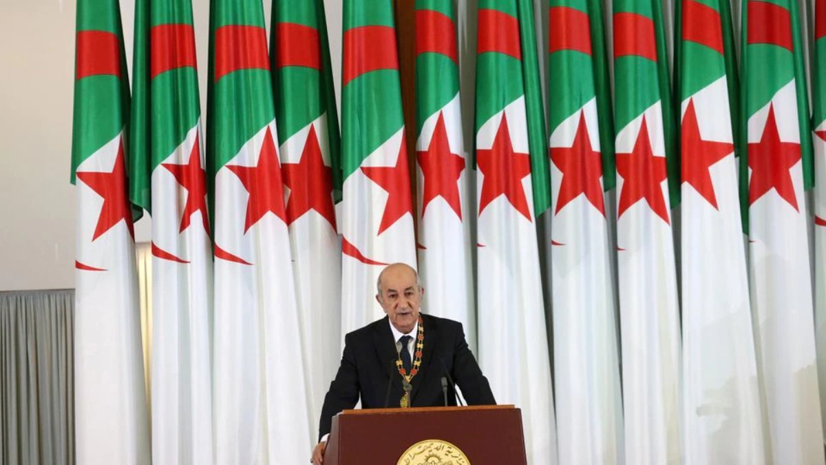 Cezayir'de iki bakanlık Fransızca kullanımına son verdi