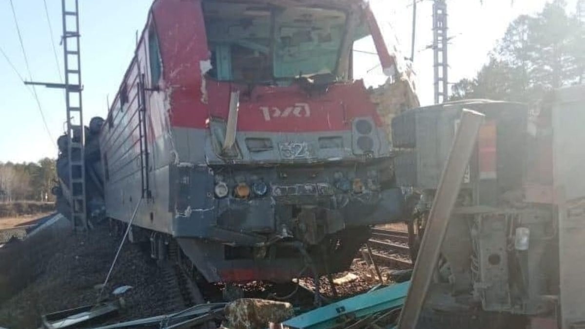 Rusya’da yük treni hemzemine çıkan araca çarptı