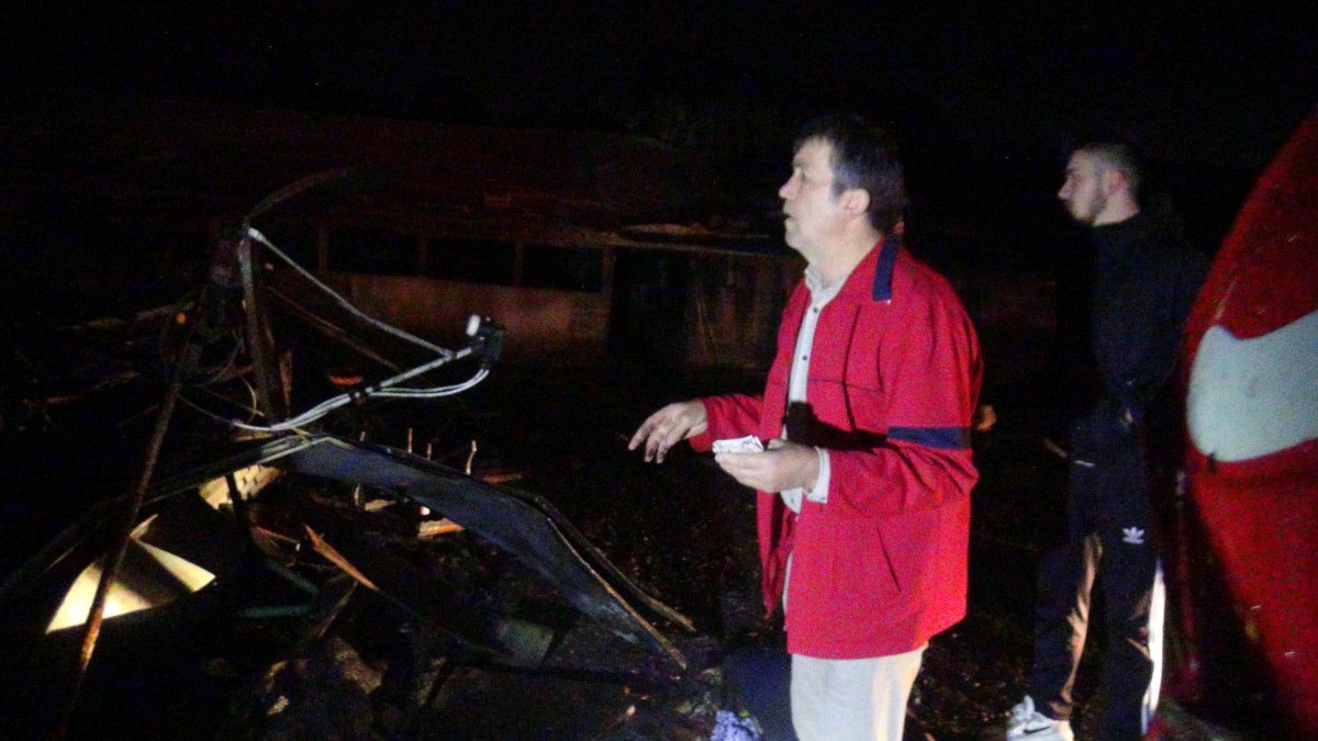 Kocaeli'de yanan çiftlik evindeki kulübede 70 bin TL'sini aradı
