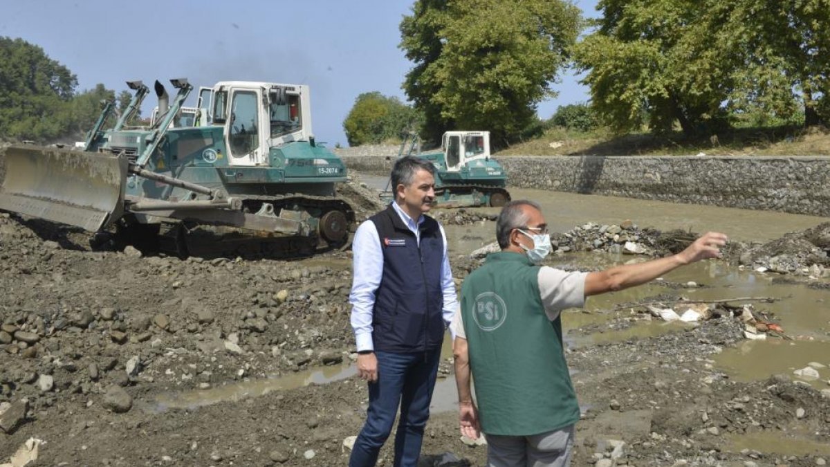 Kastamonu'da selin ardından taşan Ezine Çayı iyileştiriliyor