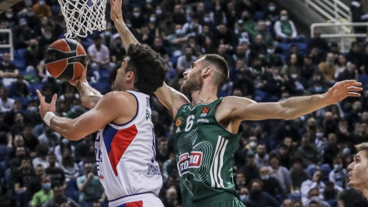 Anadolu Efes EuroLeague'de Panathinaikos'tan fark yedi