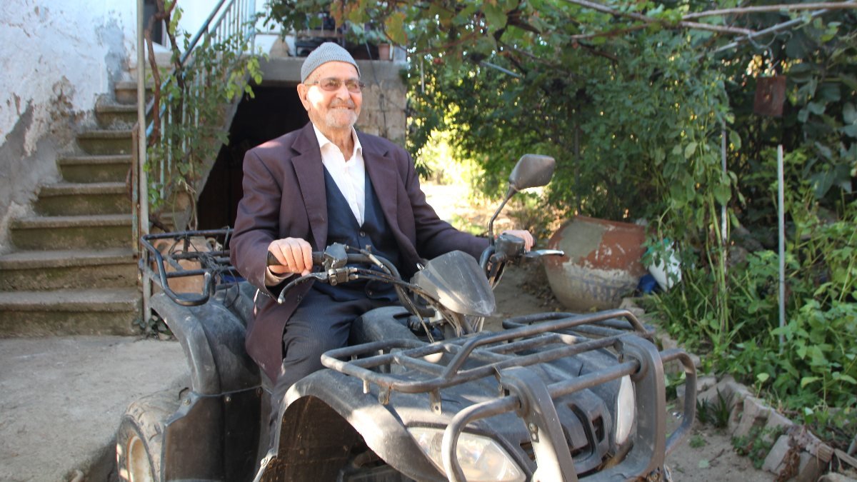Bilecik'te 92 yaşındaki adam ATV motoruna gözü gibi bakıyor