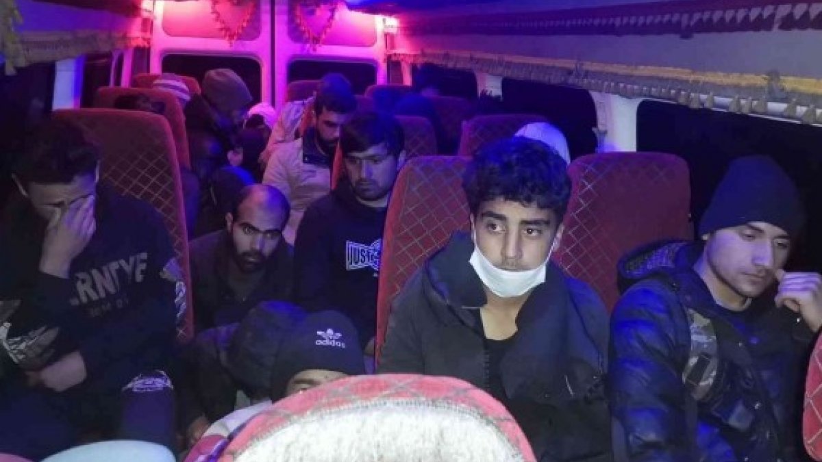 Bitlis’te 64 kaçak göçmen yakalandı