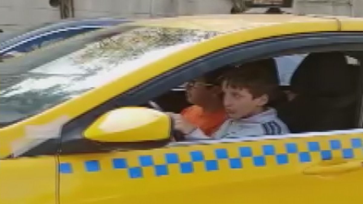 Arnavutköy'de taksi kullanan çocuk kamerada