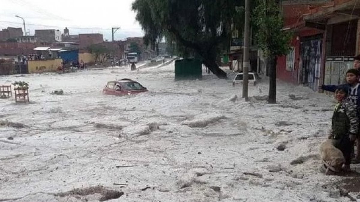 Bolivya'da şiddetli dolu fırtınası