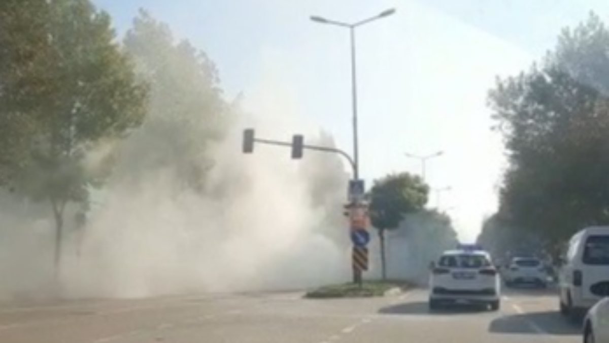 Bursa'da kırmızı ışıkta bekleyen otomobil ateş topuna dönüştü
