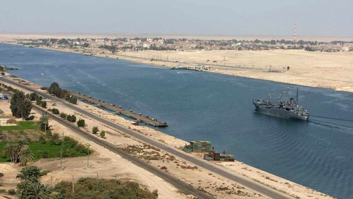 Mısır, Süveyş Kanalı'ndan geçiş ücretini yüzde 6 artırdı