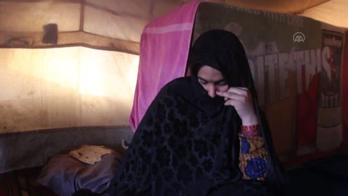 Afganistan’da yiyecek bulamayan halk, çocuklarını satmaya başladı