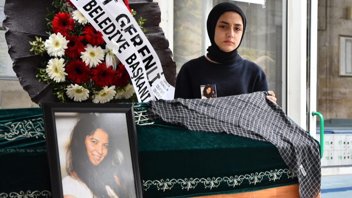 Kırklareli'nde bıçaklanarak öldürülen kadın, gözyaşlarıyla defnedildi
