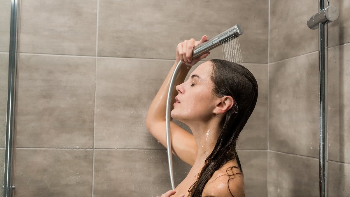 Saçınızı sıcak suyla yıkamamanız için 4 neden