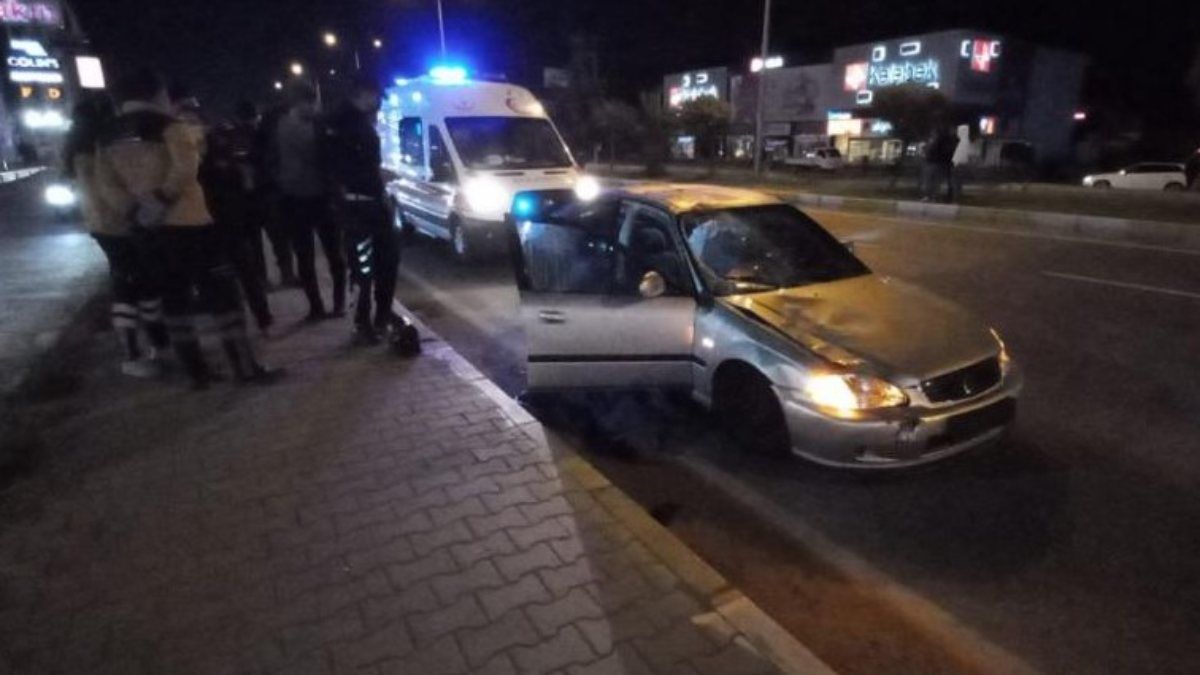 Balıkesir’de yolun karşısına geçmeye çalışan kadına çarptı