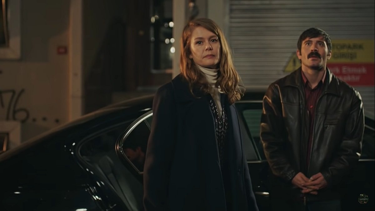 Camdaki Kız 19. bölüm 2. fragmanı: Nalan evi terk edip Feride'nin yanına dönüyor!